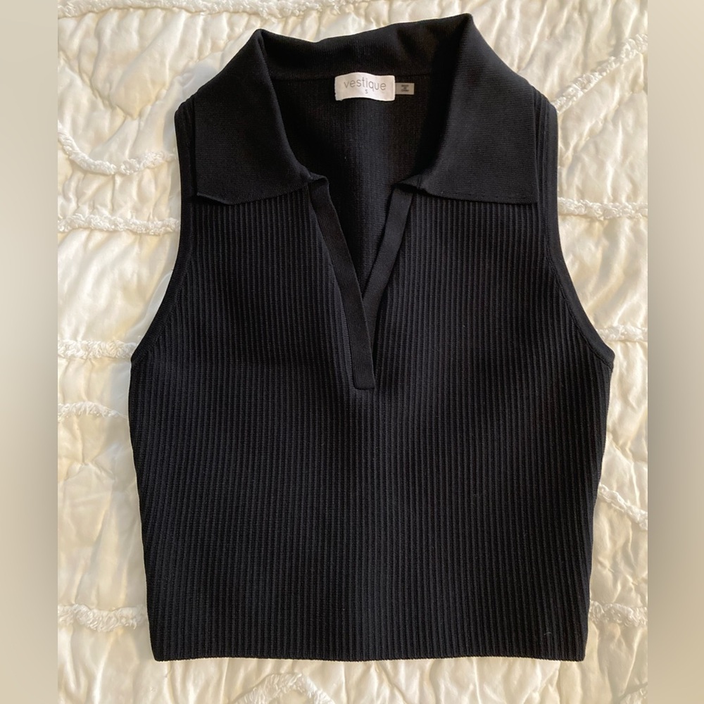 Vestique Innovation Top, size small, black collared shirt, cropped